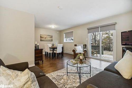 290 Collings Avenue, Bradford West Gwillimbury, ON - Indoor Photo Showing Living Room