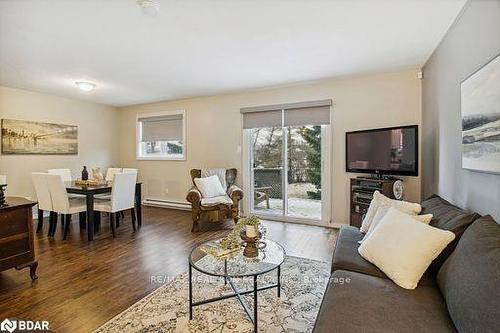 290 Collings Avenue, Bradford West Gwillimbury, ON - Indoor Photo Showing Living Room