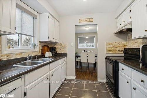 290 Collings Avenue, Bradford West Gwillimbury, ON - Indoor Photo Showing Kitchen With Double Sink