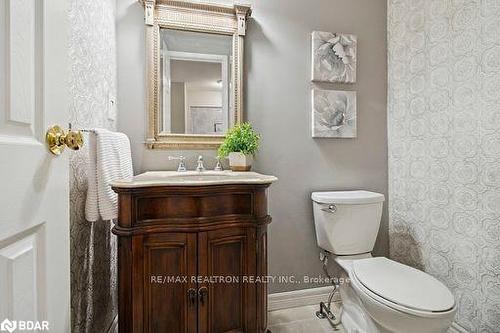 290 Collings Avenue, Bradford West Gwillimbury, ON - Indoor Photo Showing Bathroom