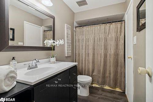 290 Collings Avenue, Bradford West Gwillimbury, ON - Indoor Photo Showing Bathroom