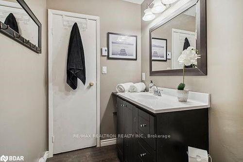 290 Collings Avenue, Bradford West Gwillimbury, ON - Indoor Photo Showing Bathroom