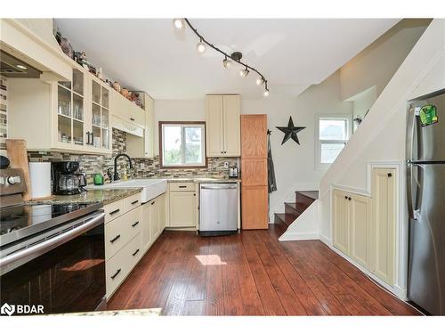 1071 Wood Street, Innisfil, ON - Indoor Photo Showing Kitchen