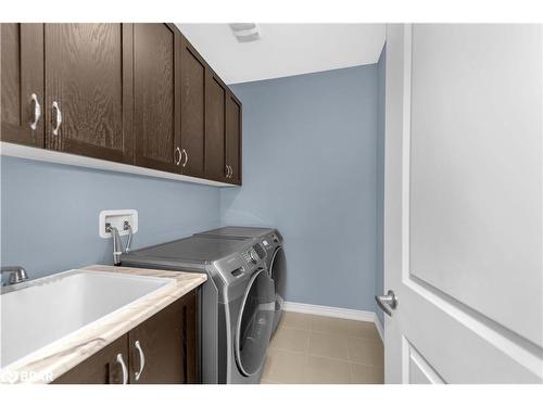 10 Fruitvale Circle Circle, Brampton, ON - Indoor Photo Showing Laundry Room