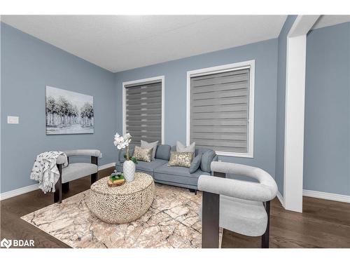 10 Fruitvale Circle Circle, Brampton, ON - Indoor Photo Showing Living Room