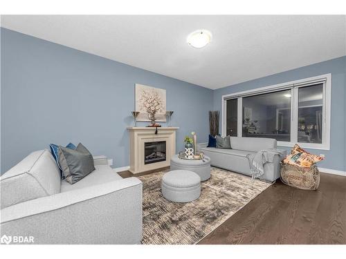 10 Fruitvale Circle Circle, Brampton, ON - Indoor Photo Showing Living Room With Fireplace