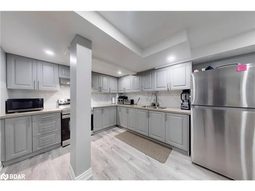 10 Fruitvale Circle Circle, Brampton, ON - Indoor Photo Showing Kitchen With Stainless Steel Kitchen