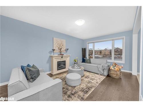 10 Fruitvale Circle Circle, Brampton, ON - Indoor Photo Showing Living Room With Fireplace