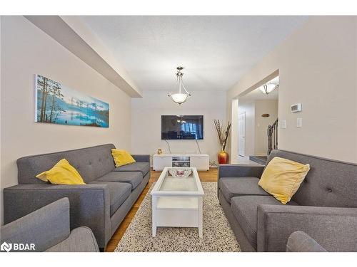 125 Terni Boulevard, Hamilton, ON - Indoor Photo Showing Living Room