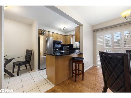 125 Terni Boulevard, Hamilton, ON - Indoor Photo Showing Kitchen