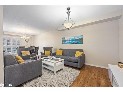 125 Terni Boulevard, Hamilton, ON - Indoor Photo Showing Living Room