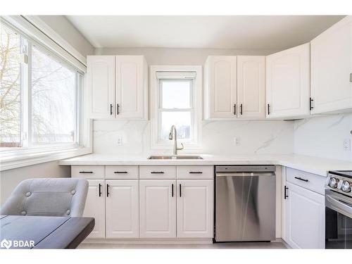 282 Robins Point Road, Tay, ON - Indoor Photo Showing Kitchen