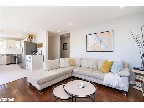 282 Robins Point Road, Tay, ON - Indoor Photo Showing Living Room