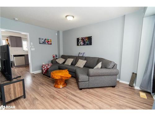 13 Truax Crescent, Essa, ON - Indoor Photo Showing Living Room