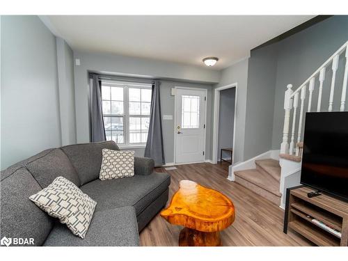 13 Truax Crescent, Essa, ON - Indoor Photo Showing Living Room