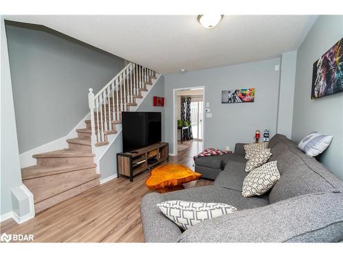 13 Truax Crescent, Essa, ON - Indoor Photo Showing Living Room