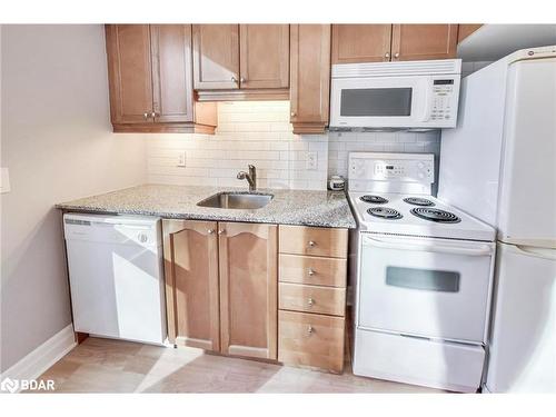 221-58 Marine Parade Drive, Etobicoke, ON - Indoor Photo Showing Kitchen