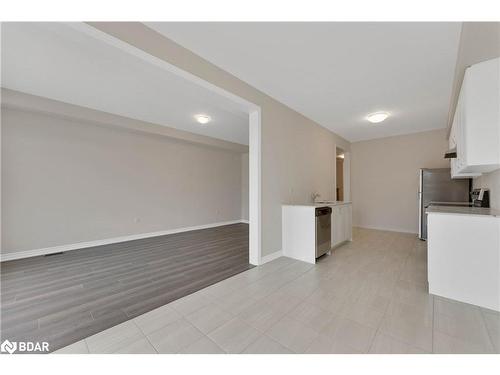 82 Ferragine Crescent, Bradford West Gwillimbury, ON - Indoor Photo Showing Kitchen