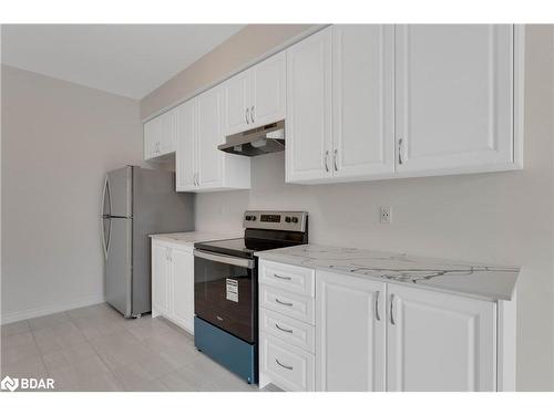 82 Ferragine Crescent, Bradford West Gwillimbury, ON - Indoor Photo Showing Kitchen