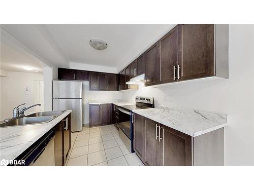 23-755 Linden Drive, Cambridge, ON - Indoor Photo Showing Kitchen With Double Sink