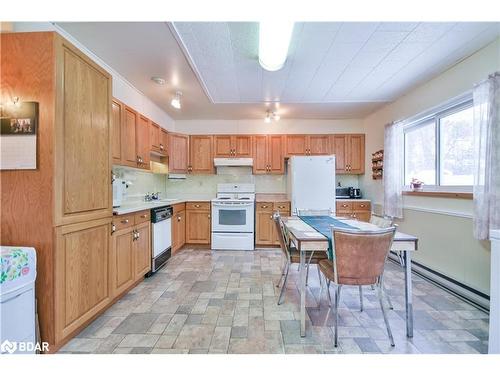 93 Jamieson Crescent, Oro-Medonte, ON - Indoor Photo Showing Kitchen