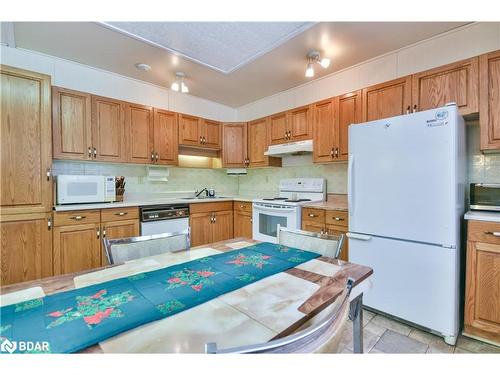 93 Jamieson Crescent, Oro-Medonte, ON - Indoor Photo Showing Kitchen