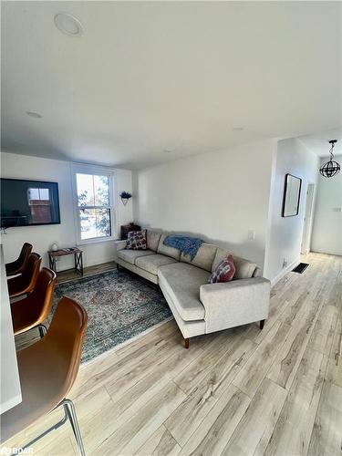 138 Tecumseth Street, Orillia, ON - Indoor Photo Showing Living Room