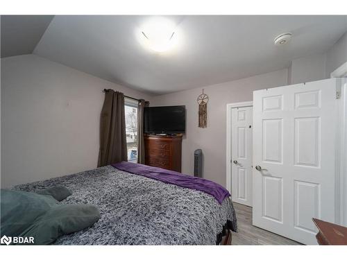 96 Province Street N, Hamilton, ON - Indoor Photo Showing Bedroom