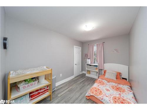 96 Province Street N, Hamilton, ON - Indoor Photo Showing Bedroom