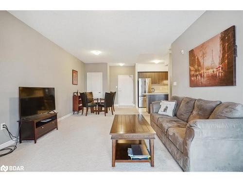 203-5 Greenwich Street, Barrie, ON - Indoor Photo Showing Living Room