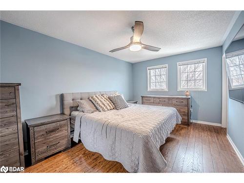 56 Draper Crescent, Barrie, ON - Indoor Photo Showing Bedroom