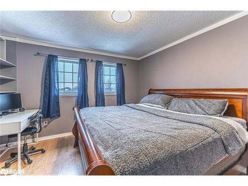 56 Draper Crescent, Barrie, ON - Indoor Photo Showing Bedroom