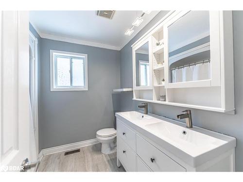 56 Draper Crescent, Barrie, ON - Indoor Photo Showing Bathroom