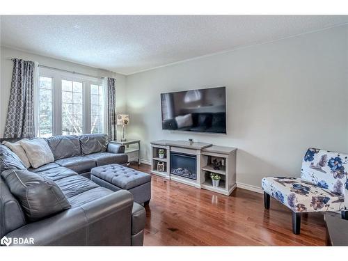 851 9Th Line, Innisfil, ON - Indoor Photo Showing Living Room