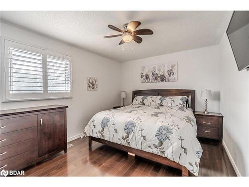 851 9Th Line, Innisfil, ON - Indoor Photo Showing Bedroom