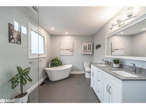 851 9Th Line, Innisfil, ON - Indoor Photo Showing Bathroom