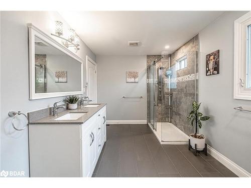 851 9Th Line, Innisfil, ON - Indoor Photo Showing Bathroom