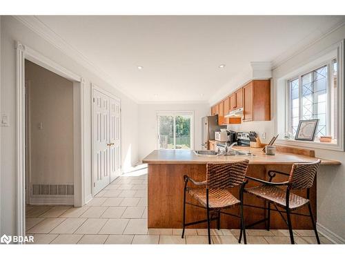 15 Seline Crescent, Barrie, ON - Indoor Photo Showing Kitchen