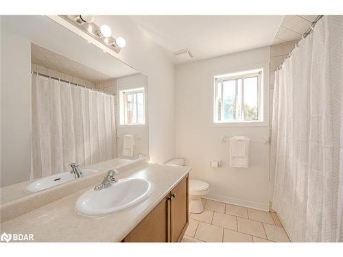 15 Seline Crescent, Barrie, ON - Indoor Photo Showing Bathroom