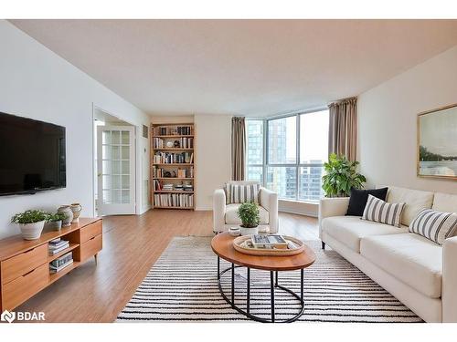 908-140 Dunlop Street E, Barrie, ON - Indoor Photo Showing Living Room