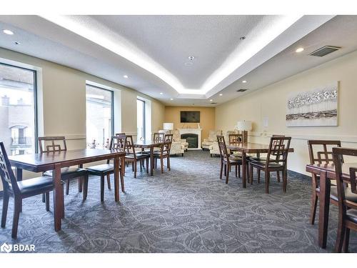 908-140 Dunlop Street E, Barrie, ON - Indoor Photo Showing Dining Room