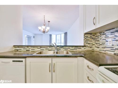 908-140 Dunlop Street E, Barrie, ON - Indoor Photo Showing Kitchen With Double Sink