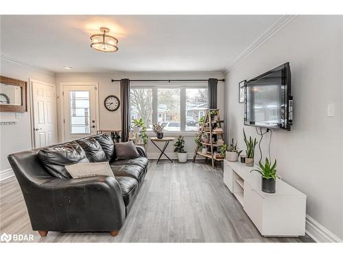 29 Frost Trail, Barrie, ON - Indoor Photo Showing Living Room