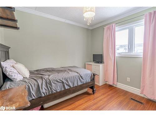 29 Frost Trail, Barrie, ON - Indoor Photo Showing Bedroom