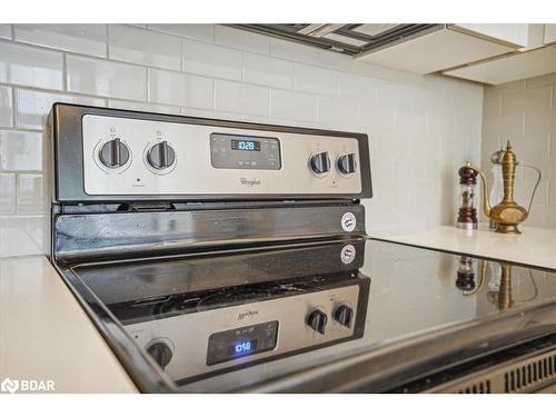 Ph-02-111 Worsley Street, Barrie, ON - Indoor Photo Showing Kitchen