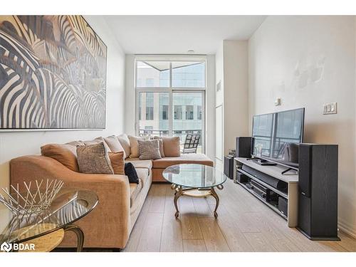 Ph-02-111 Worsley Street, Barrie, ON - Indoor Photo Showing Living Room