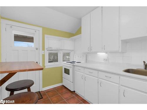 9-101 Clapperton Street, Barrie, ON - Indoor Photo Showing Kitchen