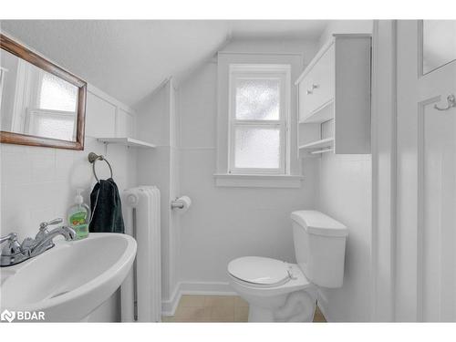 9-101 Clapperton Street, Barrie, ON - Indoor Photo Showing Bathroom