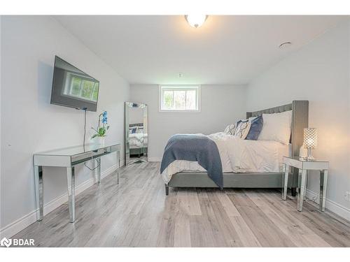 3 Jermey Lane, Oro-Medonte, ON - Indoor Photo Showing Bedroom