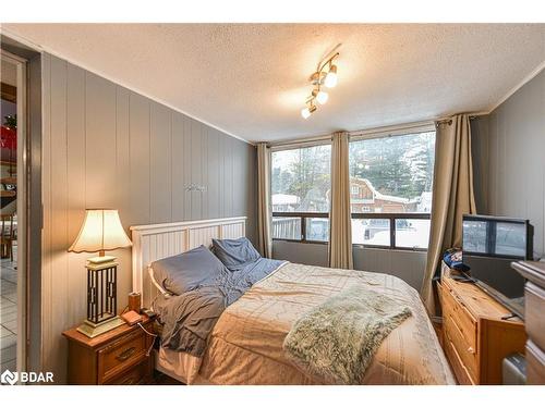 3442 Beachview Avenue, Cumberland, ON - Indoor Photo Showing Bedroom